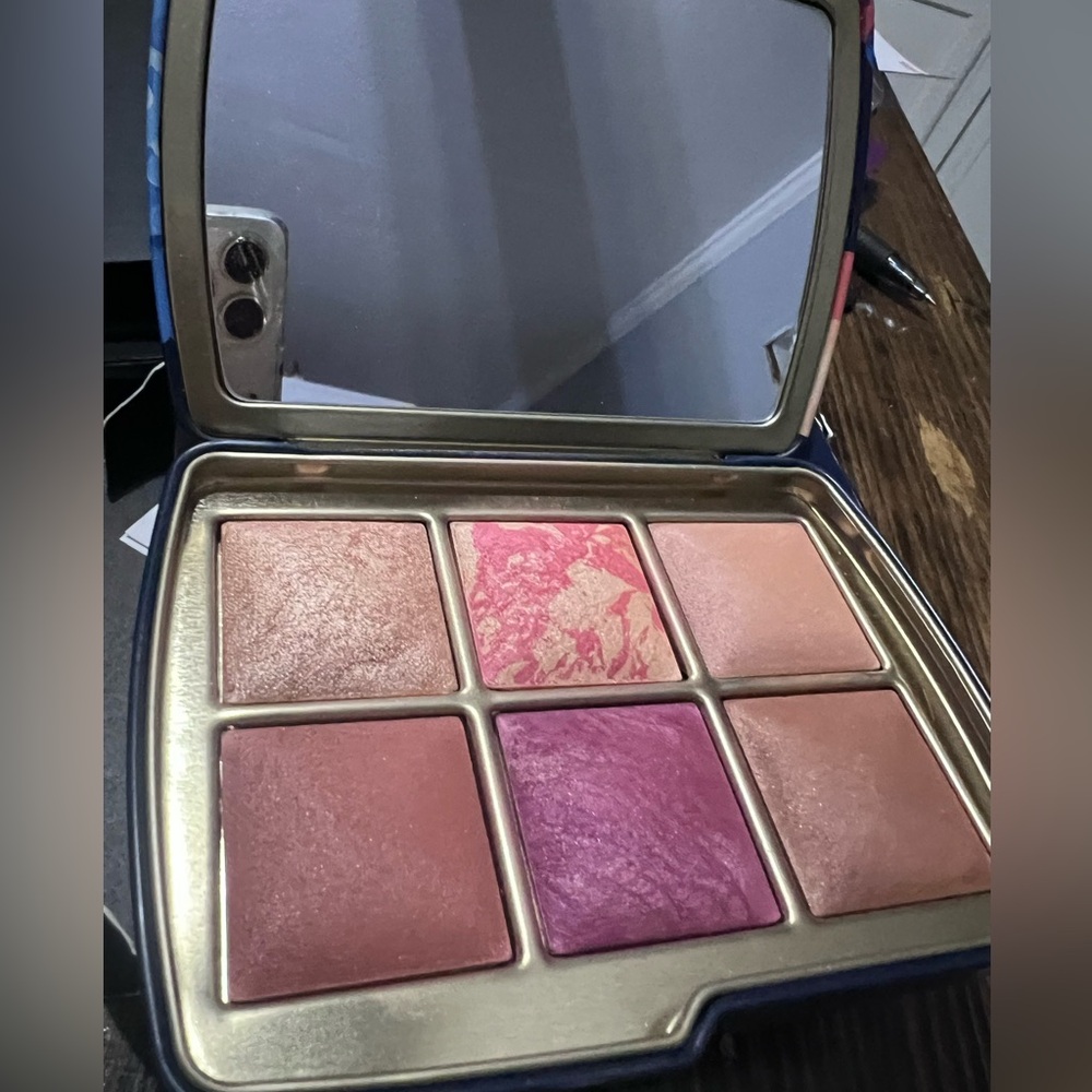 Hourglass Ambient Lighting Palette - Vibrant Multicolor - Picture 7 of 8